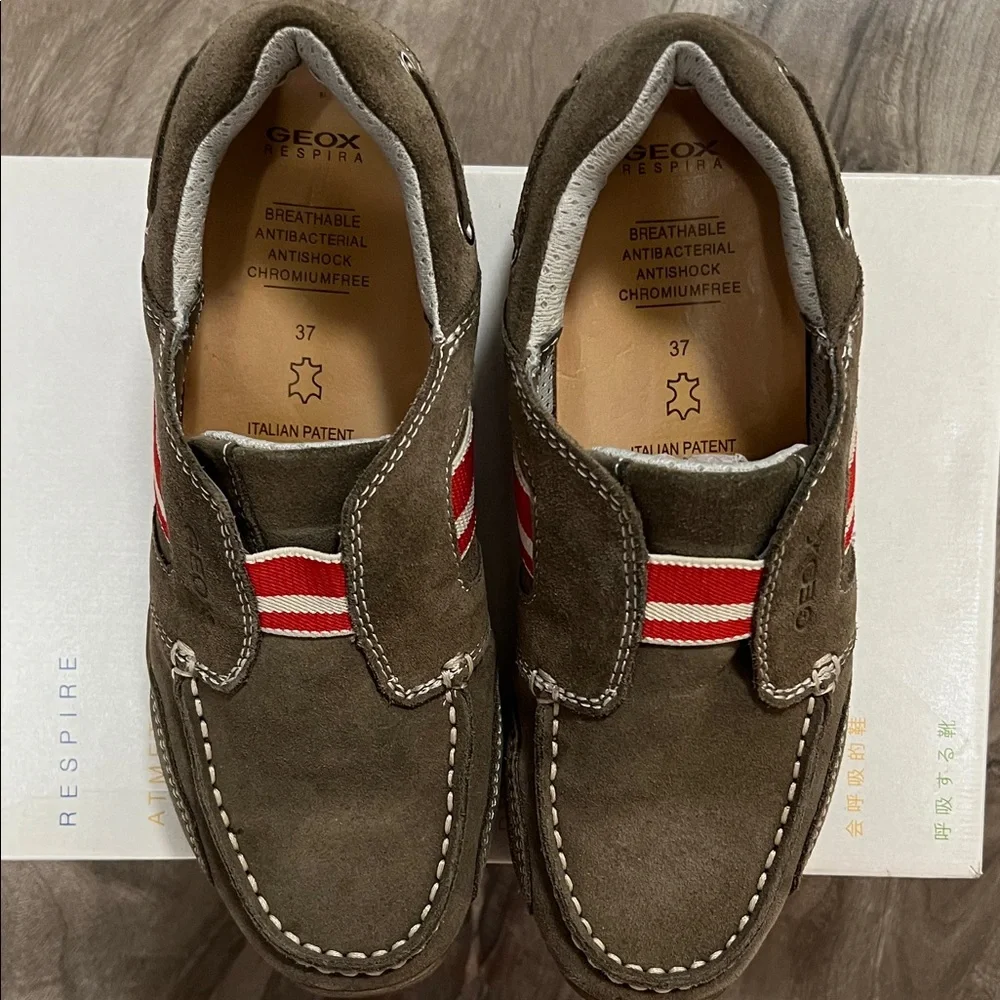 🔥🔥Geox Boys Slip-On Loafers in tan color
